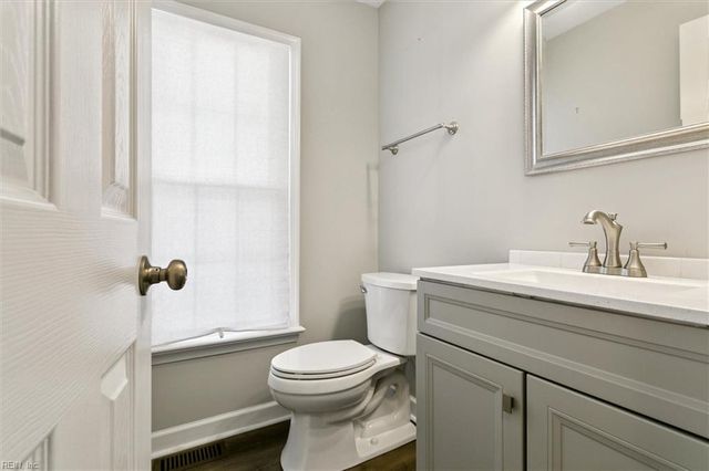 10 Pine Lake CT, Hampton, VA 23669