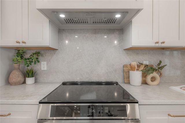 471 W DAVIS BOULEVARD, Tampa, FL 33606