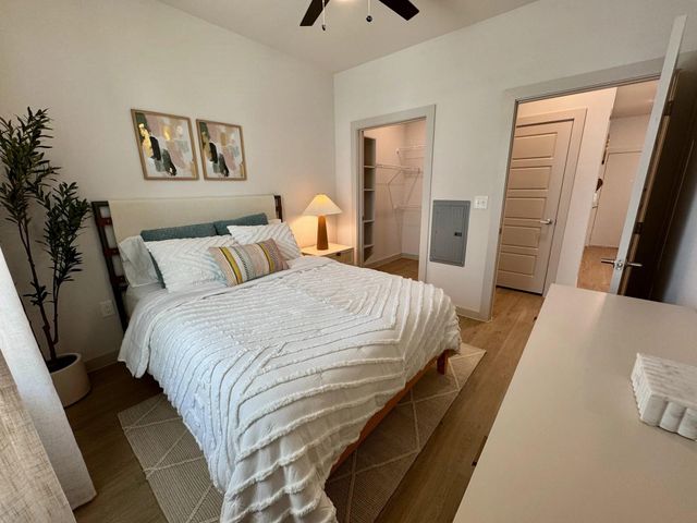 320 Goll ST 2112, Kyle, TX 78640