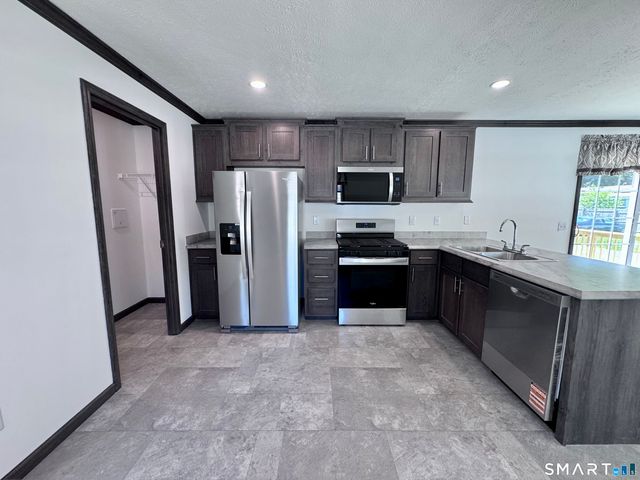 11 School Ground Road 13, Branford, CT 06405