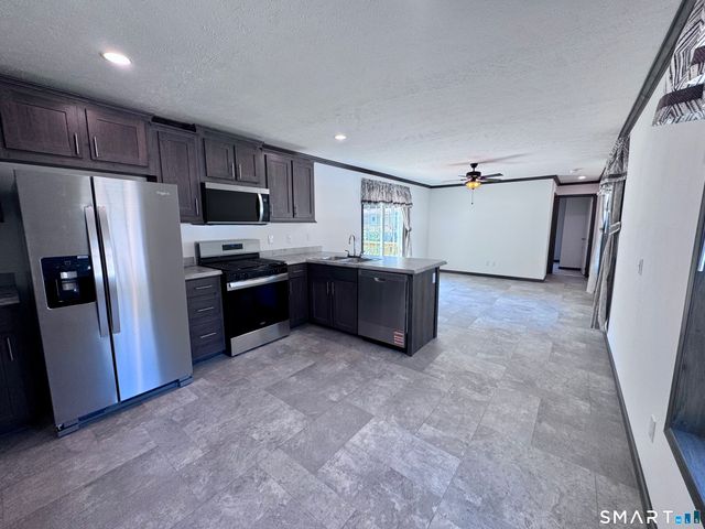 11 School Ground Road 13, Branford, CT 06405