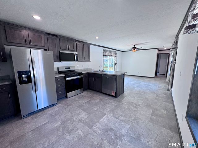 11 School Ground Road 13, Branford, CT 06405