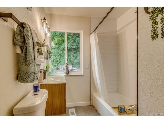 6870 Snead St, Colorado Springs, CO 80911