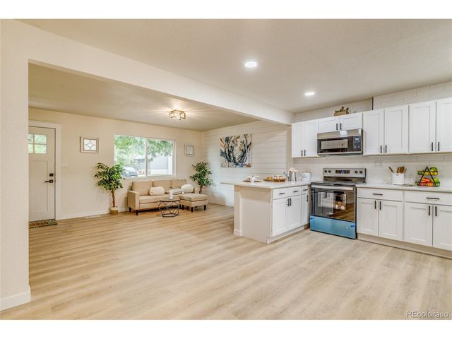 6870 Snead St, Colorado Springs, CO 80911