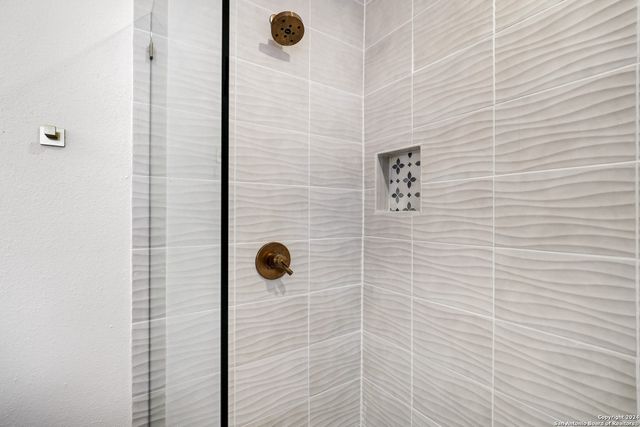 1613 N OLIVE ST, San Antonio, TX 78208