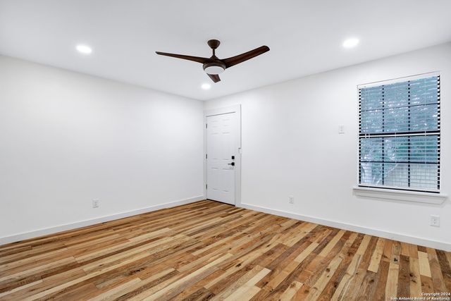 1613 N OLIVE ST, San Antonio, TX 78208