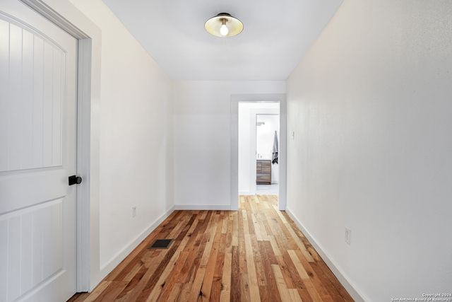 1613 N OLIVE ST, San Antonio, TX 78208