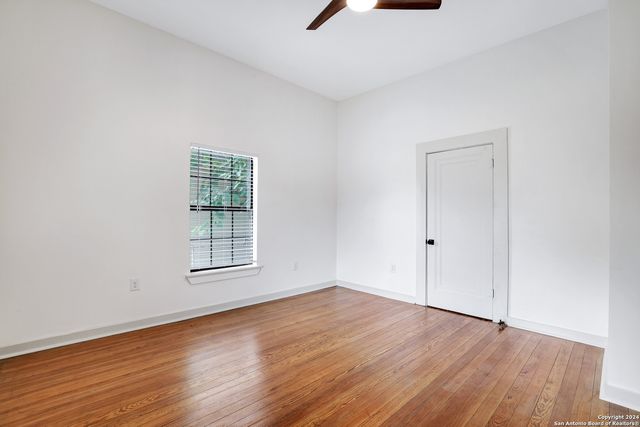 1613 N OLIVE ST, San Antonio, TX 78208