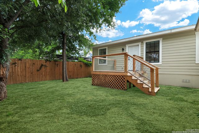 1613 N OLIVE ST, San Antonio, TX 78208