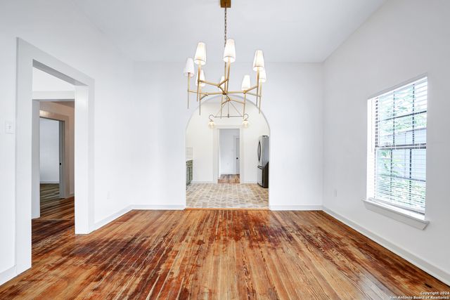 1613 N OLIVE ST, San Antonio, TX 78208