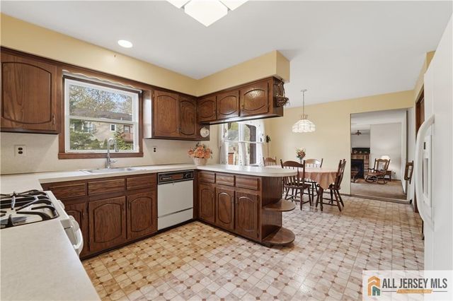1177 Aaron Road, North Brunswick, NJ 08902