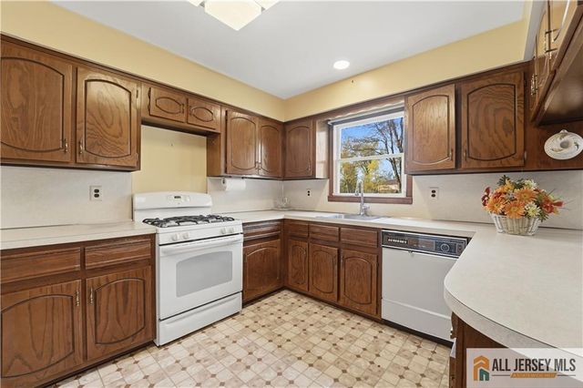 1177 Aaron Road, North Brunswick, NJ 08902