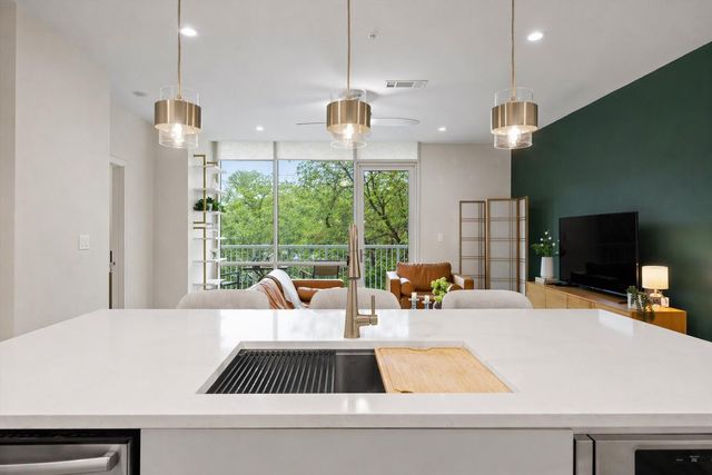 1600 Barton Springs RD 4205, Austin, TX 78704