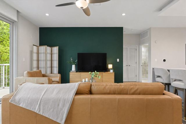 1600 Barton Springs RD 4205, Austin, TX 78704