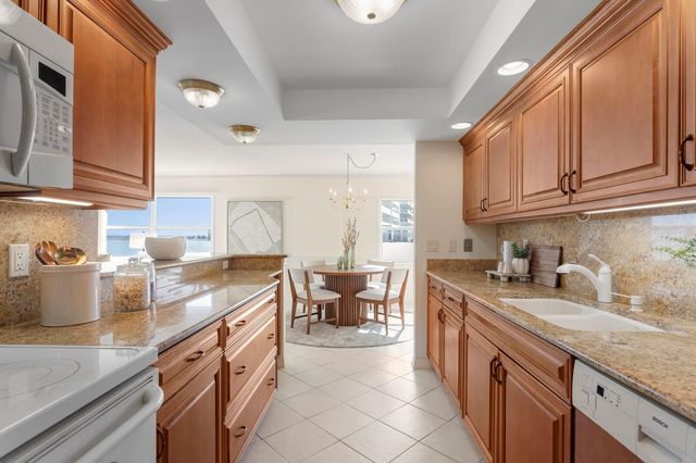 1750 BENJAMIN FRANKLIN DRIVE 9G, Sarasota, FL 34236