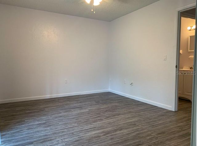 1213 NW 39TH AVENUE B4, Gainesville, FL 32609