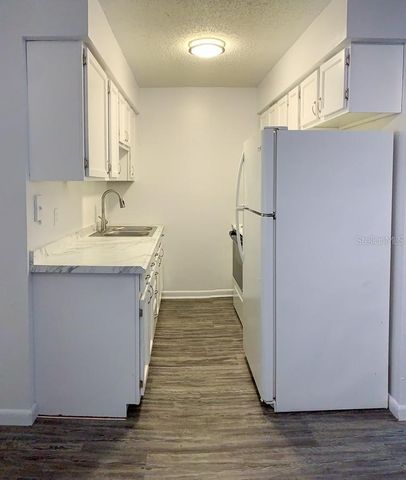 1213 NW 39TH AVENUE B4, Gainesville, FL 32609
