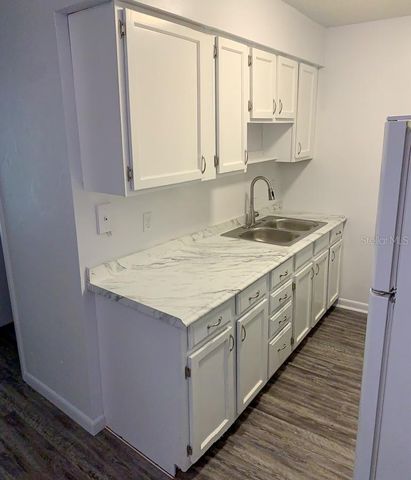 1213 NW 39TH AVENUE B4, Gainesville, FL 32609