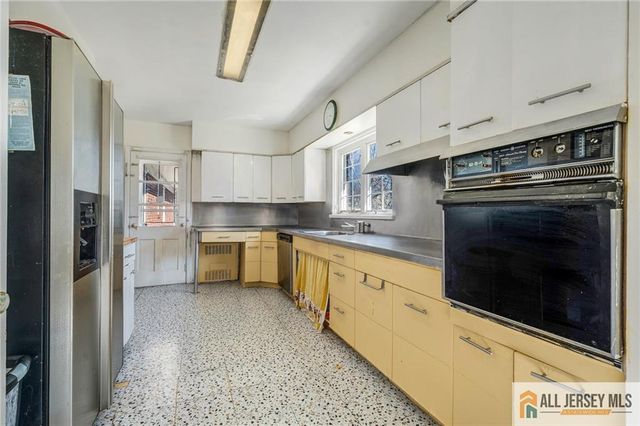 377 New Dover Road, Colonia, NJ 07067