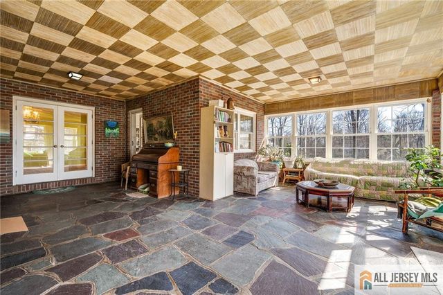 377 New Dover Road, Colonia, NJ 07067