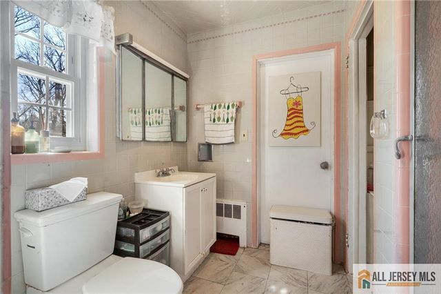 377 New Dover Road, Colonia, NJ 07067