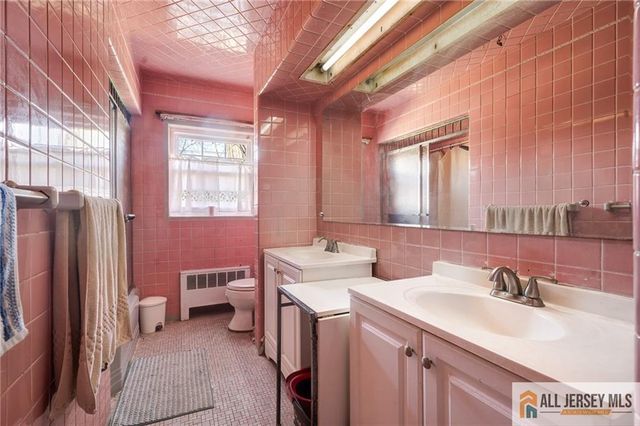 377 New Dover Road, Colonia, NJ 07067