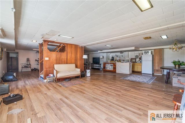 377 New Dover Road, Colonia, NJ 07067