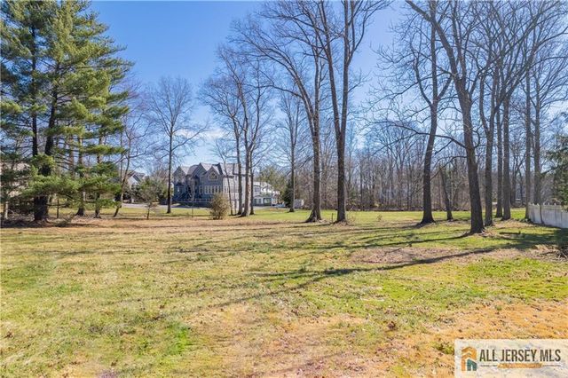 377 New Dover Road, Colonia, NJ 07067