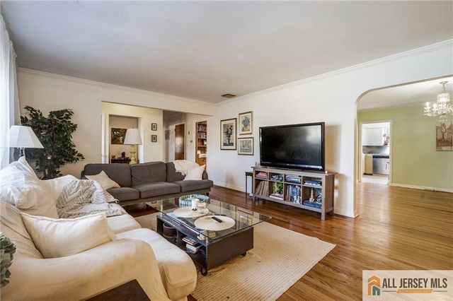 377 New Dover Road, Colonia, NJ 07067