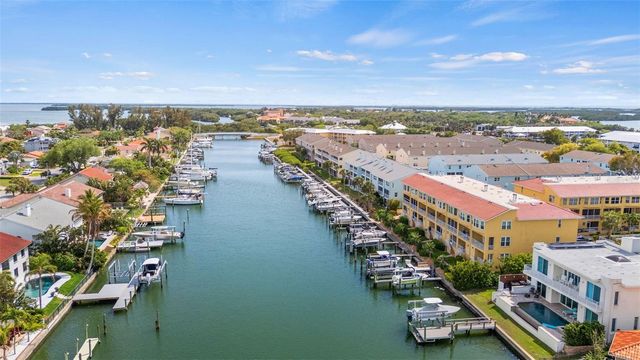 1071 PINELLAS BAYWAY S, St Petersburg, FL 33715