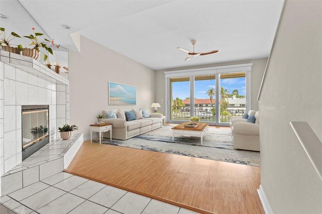 1071 PINELLAS BAYWAY S, St Petersburg, FL 33715