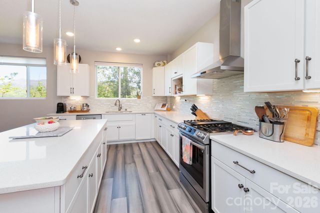 36 Spy Pointe Lane, Fletcher, NC 28732