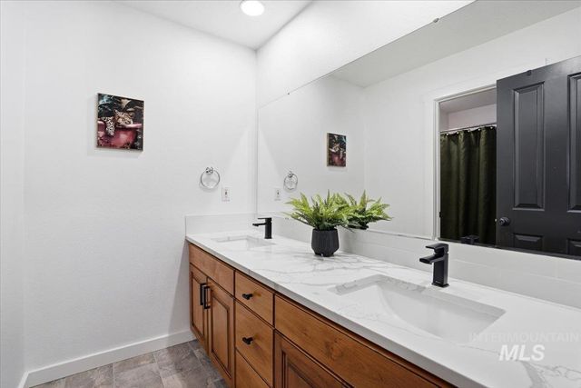 342 N Clearpoint Way, Eagle, ID 83616