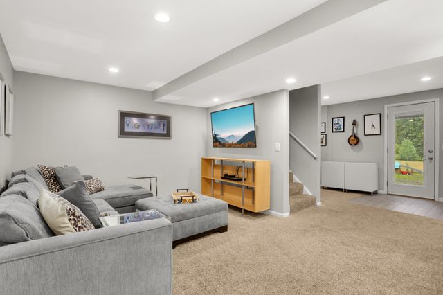 9807 Cedar Lake Road, Minnetonka, MN 55305
