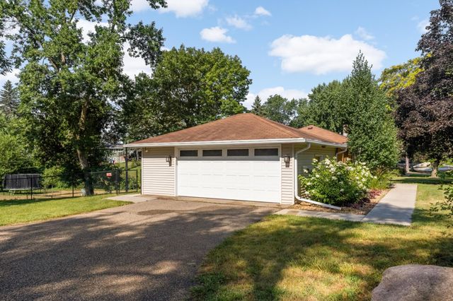9807 Cedar Lake Road, Minnetonka, MN 55305