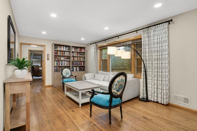 9807 Cedar Lake Road, Minnetonka, MN 55305