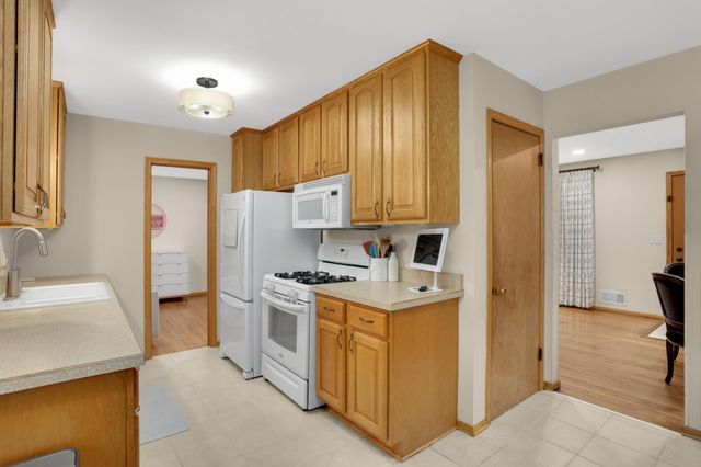 9807 Cedar Lake Road, Minnetonka, MN 55305