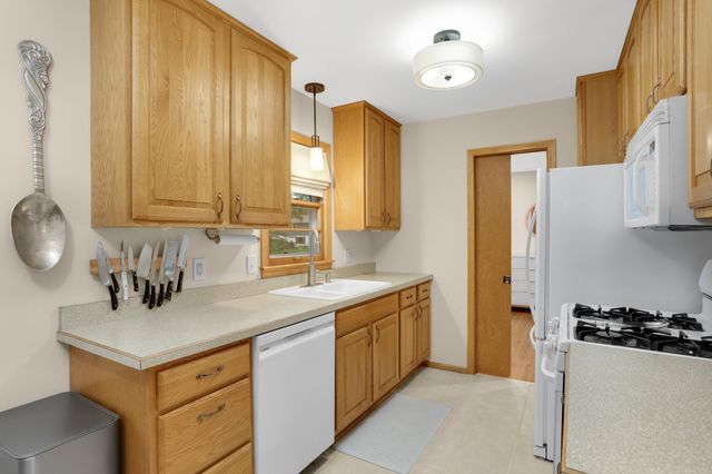 9807 Cedar Lake Road, Minnetonka, MN 55305