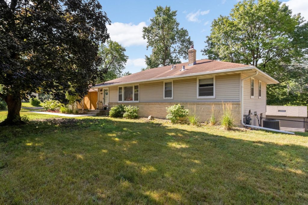 9807 Cedar Lake Road, Minnetonka, MN 55305