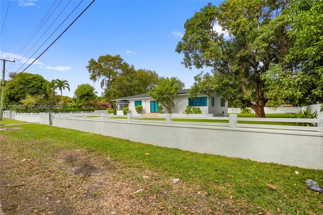 1445 NE 147th St, Miami, FL 33161