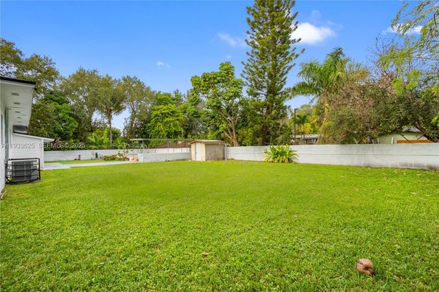 1445 NE 147th St, Miami, FL 33161