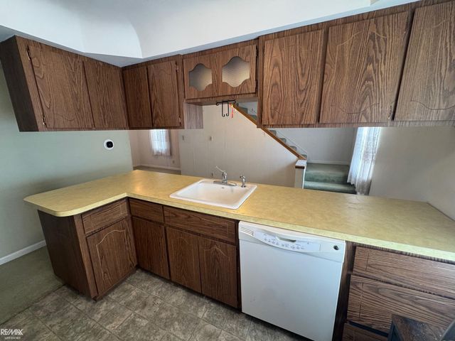 8233 Wilson Drive, Shelby Twp, MI 48316