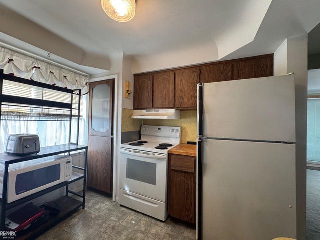 8233 Wilson Drive, Shelby Twp, MI 48316