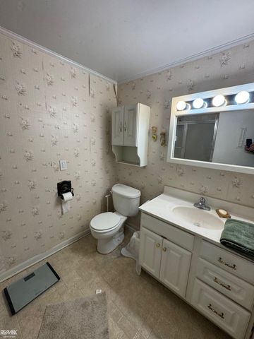 8233 Wilson Drive, Shelby Twp, MI 48316