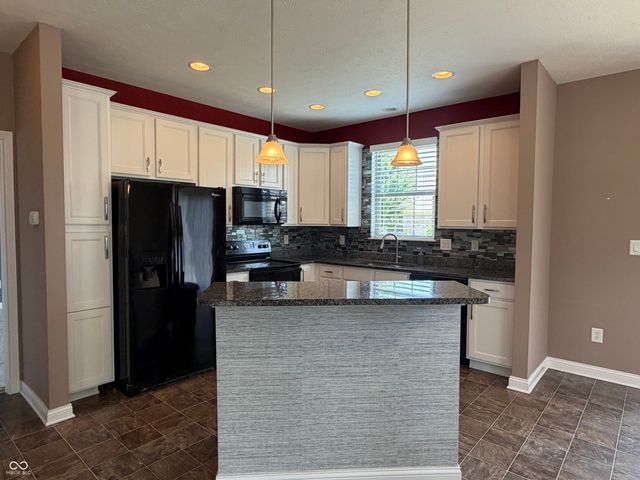 1341 Stoney Pointe Way, Avon, IN 46123