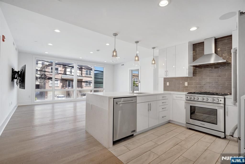 209-211 Hack Plk Road 2A, Weehawken, NJ 07086