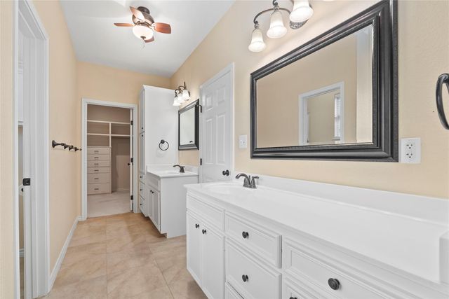 330 Arbors CIR, Elgin, TX 78621