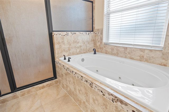 330 Arbors CIR, Elgin, TX 78621