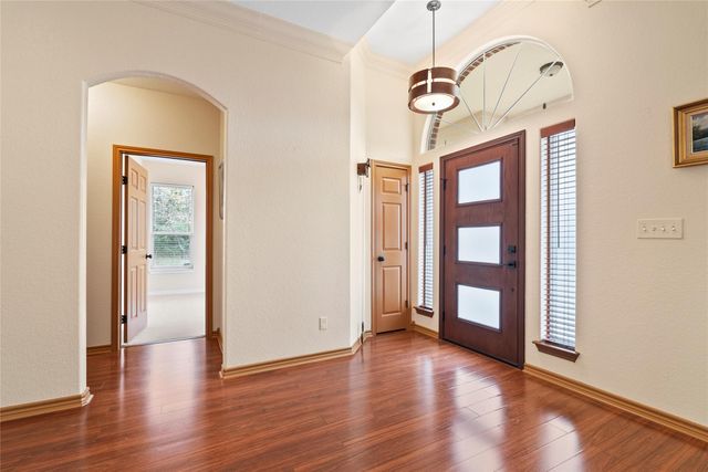 330 Arbors CIR, Elgin, TX 78621