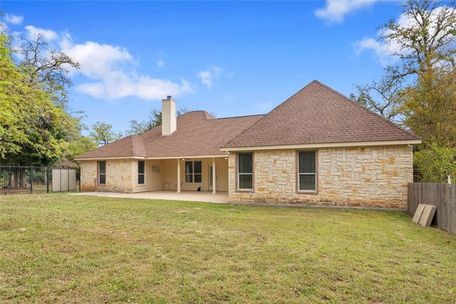 330 Arbors CIR, Elgin, TX 78621